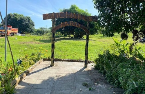 Cabuyao House | Michael's Homestay-New Studio Room-Nr Beach/Falls