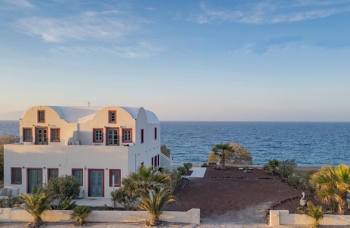 Kamari Villa | Michelangelo Beach Villa