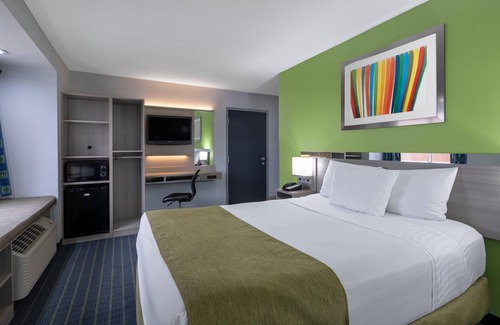 Cornelius Hotel | Microtel Inn by Wyndham Cornelius/Lake Norman