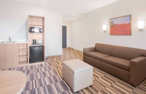 Cuauhtemoc Hotel | Microtel Inn & Suites by Wyndham Cuauhtemoc Campos Menonitas