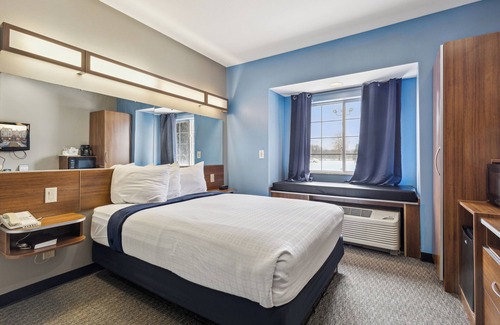 Roseland Hotel | Microtel Inn & Suites by Wyndham South Bend/At Notre Dame Un