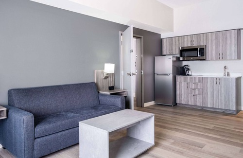 Kanata Lakes - Marchwood Lakeside - Morgan's Grant - Kanata Hotel | Microtel Inn & Suites by Wyndham Kanata Ottawa West