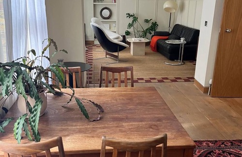 Farringdon Apartment | Midcentury apartment in the heart of London
