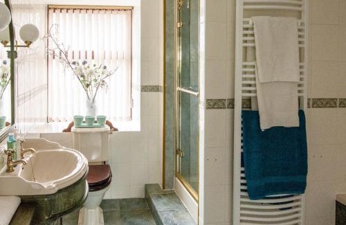 Maud House | Middle Lodge