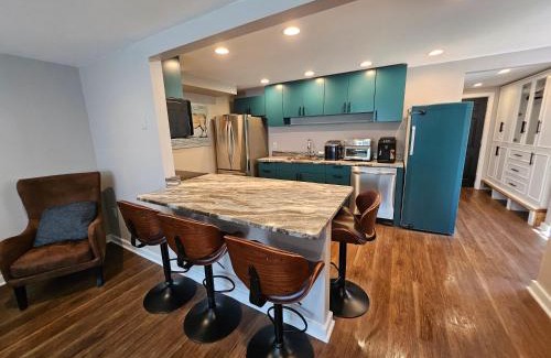 Newport East Apartment | Middletown Modern Townhouse