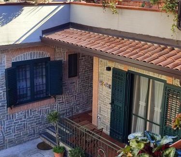 Sant'Egidio del Monte Albino Apartment | Midway House Italy Apartment