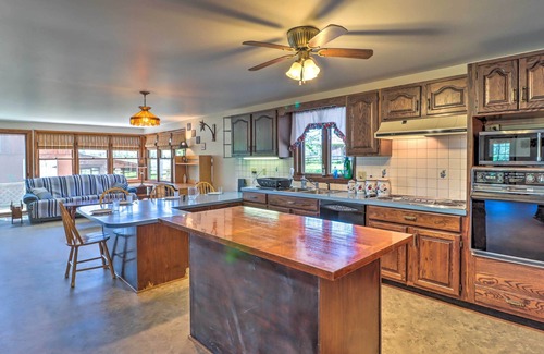 Mifflinburg House | Mifflinburg Farmhouse w/Deck: Family Friendly!