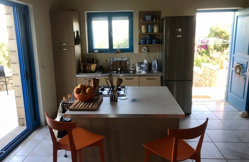 Kardamyli Villa | Mikros Pyrgos: All-season Getaway, Private Pool, Fabulous Sea & Mountain Views