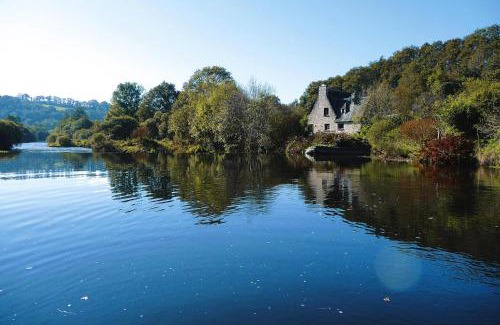 Landeleau House | Mill in Brittany by River Aulne with Kayaks