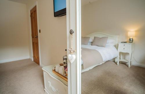 Gilwern Bed & Breakfast | Mill Lodge-Brecon Beacons