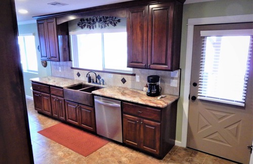 Kanab House | Million Dollar Canyon Cliff Views from Every Room! Private 3-Acre Lot 4BD 3BA