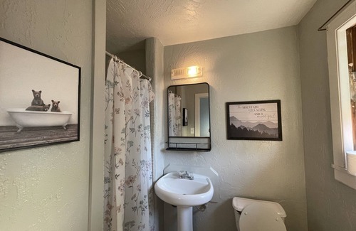 Fall River Mills Hotel | Millz Manor at Fall River Millz