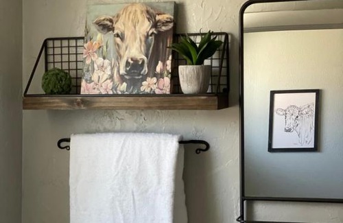 Fall River Mills Hotel | Millz Manor