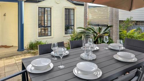 Vincentia House | Milo's at the Bay by Experience Jervis Bay