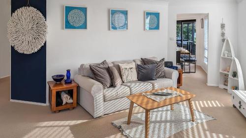 Vincentia House | Milo's at the Bay by Experience Jervis Bay