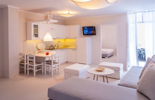 Adamas House | Milos Bay Suites