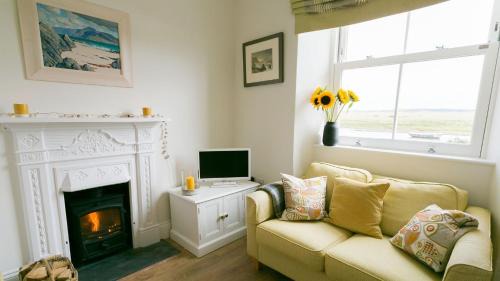 Ty Croes House | Min y Don