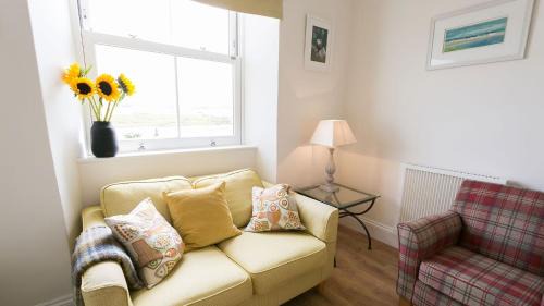 Ty Croes House | Min y Don