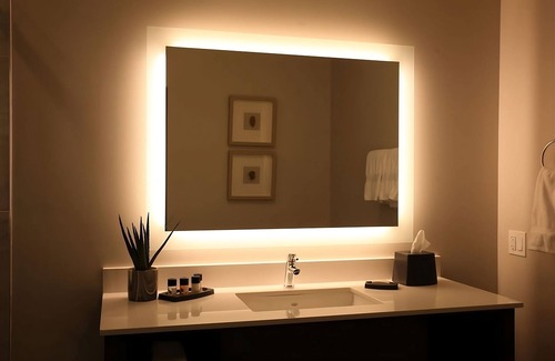 Winters Hotel | Mind-Blowing Art Experiences for All! Two Pet-friendly Units with Free Parking!