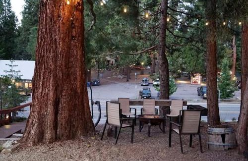 West Village House | Miners Suite-centrally Located In Shaver Lake