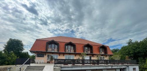 Latrany House | Mini Éden Vendégház