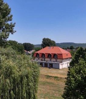 Latrany House | Mini Éden Vendégház