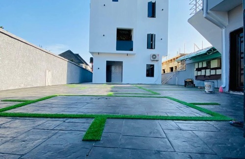 Alimosho Apartment | Mini Flat with Starlink Internet & Pool