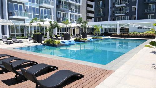 Lapu-Lapu Apartment | Minimalist 1BR Mactan Newtown Suite w Pool