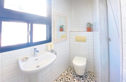 Sail Rock Beach Bed & Breakfast | Minimi Inn - SailRock Beach House