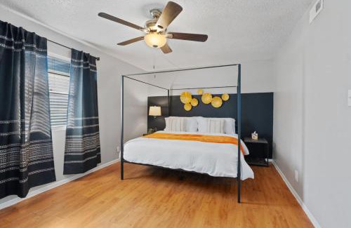 Brentwood Apartment | Mins to Downtown - Stunning Austin Haven - Pool