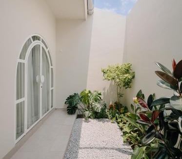 George Town Villa | Mint Villa with Jacuzzi Pool