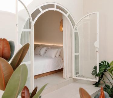 George Town Villa | Mint Villa with Jacuzzi Pool