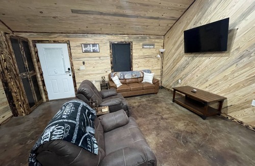 Coffeeville Cabin | Minutes away from one of the greatest crappie fishing lakes in the world