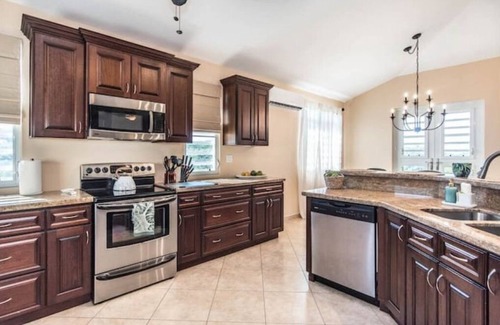 Calvache Villa | Minutes from beaches private pool Solar panels Ocean & Mountain Views