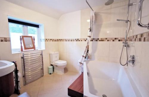 Raymonds Hill Apartment | Minutes from Lyme Regis Self-Catering Suite with Stunning Countryside Views & Double Bath