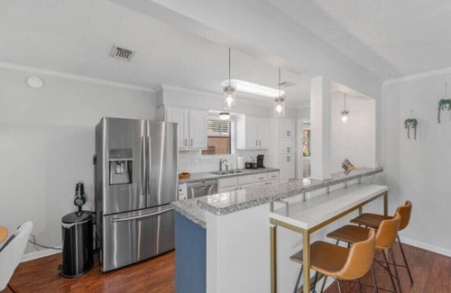 Southwood Valley House | Minutes to A&M w firepit, king beds, & arcade game