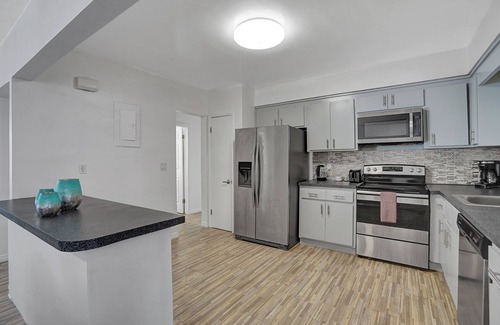 The Roads House | Minutes to Brickell & Little Havana - Pool