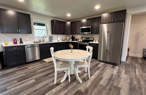 Etna House | Minutes to Cornell, IC, airport, hiking, wineries, peaceful views!