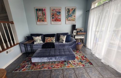 Saratoga Springs House | Minutes to downtown, right on the lake. Pet friendly home, sleeps 10 with views!