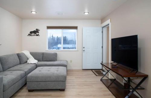 Badger Apartment | Minutes to Ft Wainwright