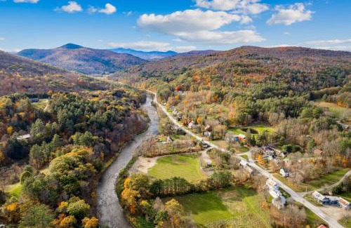 Bridgewater Hotel | Minutes to Woodstock Hiking Ben & Jerry Suite