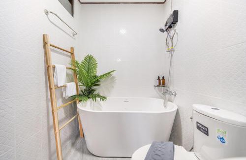 Samsen Nok Villa | MIQ HK16, Huay Kwang MRT, 3BR, Pool Table