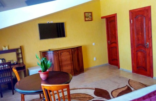 Nefteyugansk Bed & Breakfast | Mira 18A