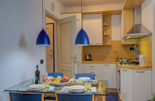 Salo Apartment | Mirabella Lake View & Private Parking