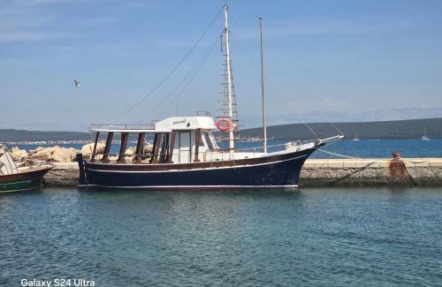 Dobropoljana Boat Rental | Mirta Tours & Half a day of Waves and Wine