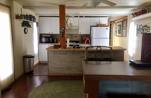 Vernon County House | Mississippi River Shore - Sunset and Fisherman's Delight on the Water