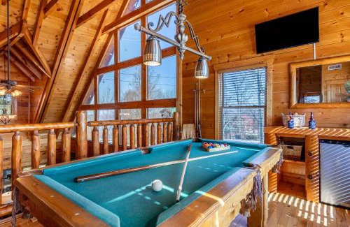 Gatlinburg - Pigeon Forge House | Misty Mountain by AvantStay Hot Tub Mountain Views Theater Pool Table