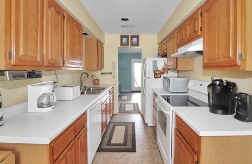 Chincoteague House | Misty's Thicket - Water access; Screened porches!