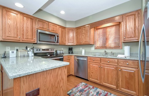 Blowing Rock Condo | Mitchell 2 | Fireplace, Restaurant, Pool, Spa