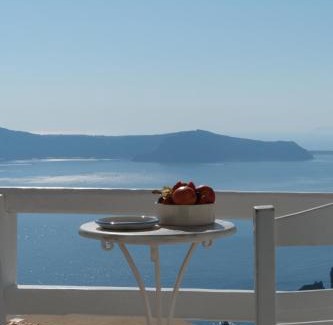 Firostefani House | Mnimes Guesthouses Santorini